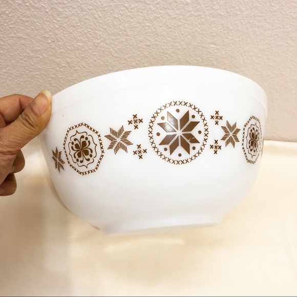 Vintage Pyrex 2 1/2 Quarts Ovenware Bowl - Picture 7 of 7